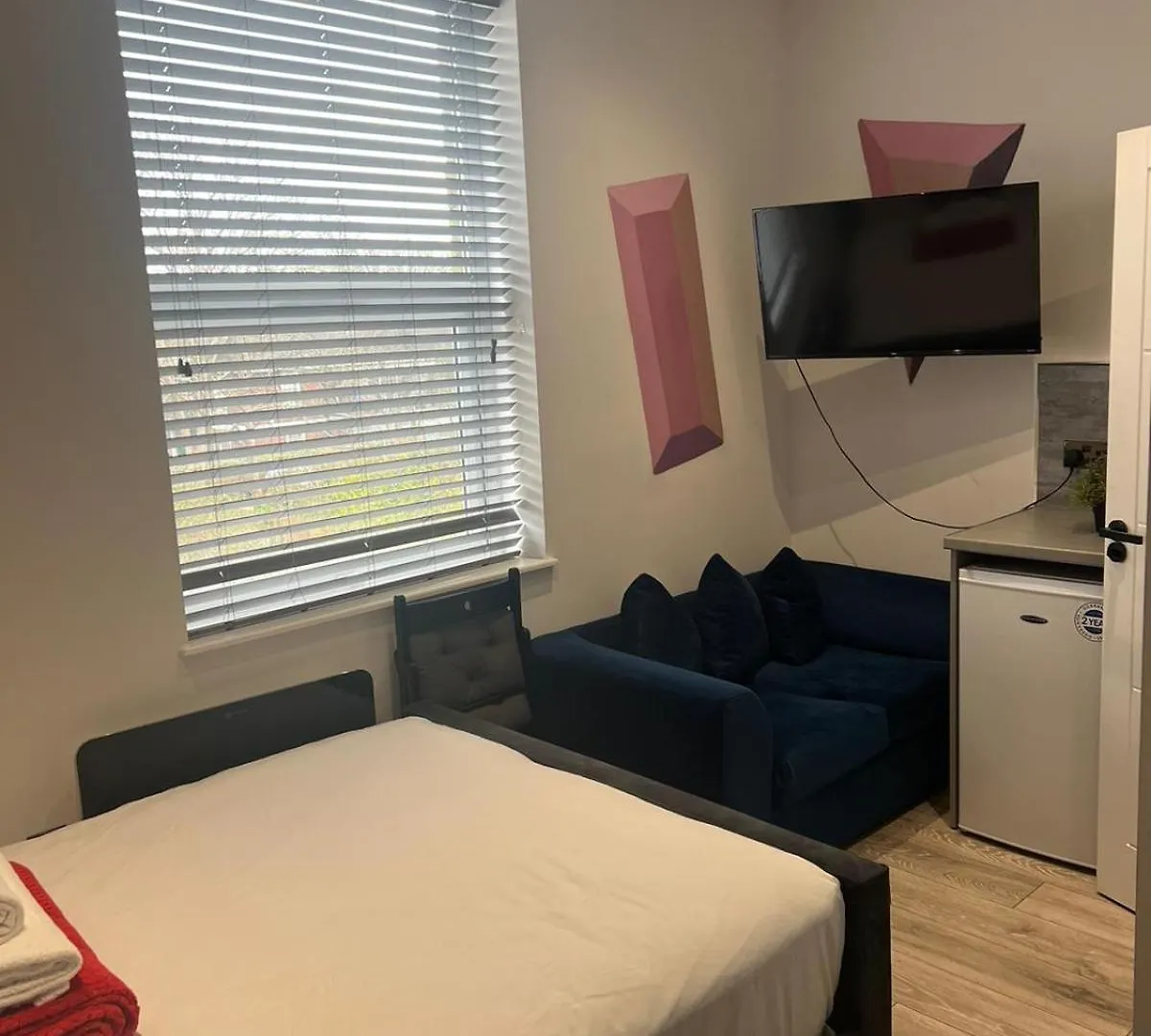 Serviced Ensuite Double Room - Near Greenwich Park - The O2 Arena - Nearby Transport Links To Central London - New Cross Station - Lewisham Se14 0*,  영국