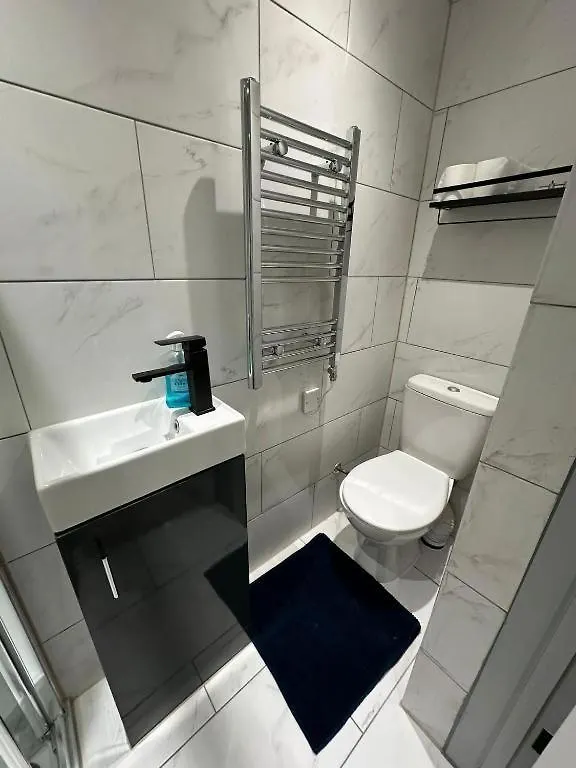 Guest house Serviced Ensuite Double Room - Near Greenwich Park - The O2 Arena - Nearby Transport Links To Central London - New Cross Station - Lewisham Se14 United Kingdom