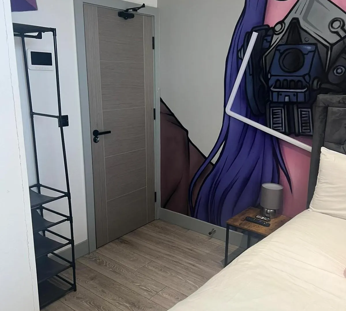 Serviced Ensuite Double Room - Near Greenwich Park - The O2 Arena - Nearby Transport Links To Central London - New Cross Station - Lewisham Se14 contacts